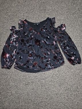 White House Black Market Black Floral Velvet Burnout Cold-Shoulder Blouse